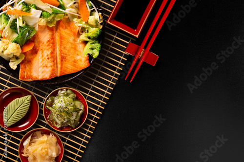 Fotografija delicious Teppanyaki Salmon grill food with vegetable in the iron pan