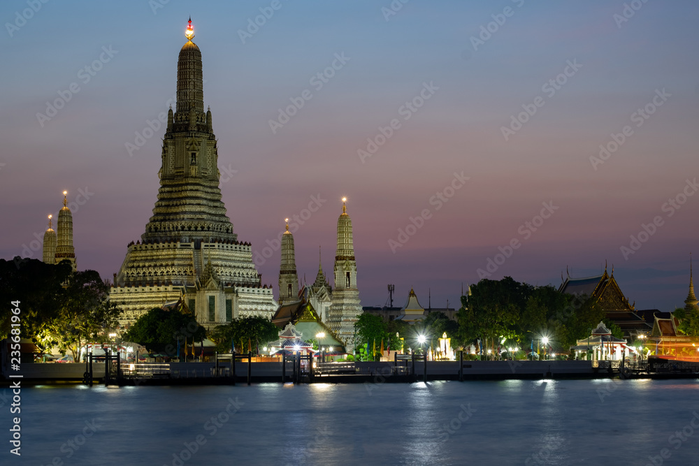 Famous temple in Thailand (Wat Arun)