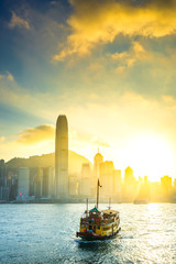 Sierkussen Geel Boot in Victoria Harbour Hongkong  © Kanokpol