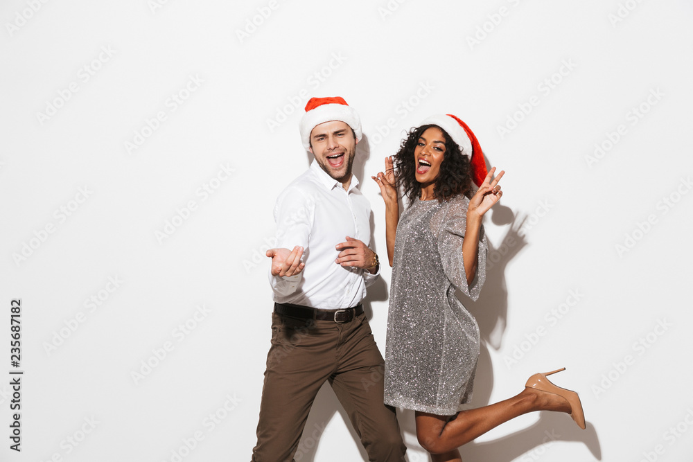 Obraz premium Cheerful young smartly dressed couple