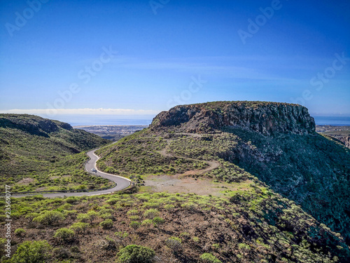 Straße zu den Bergen auf Gran Canaria in Richtung Fataga 
