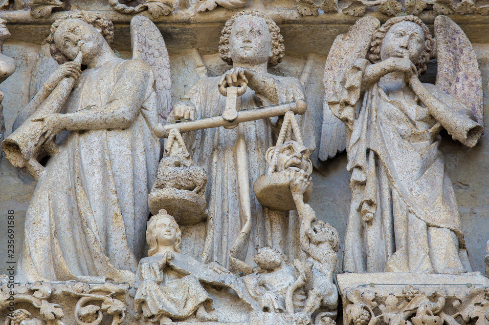 Obraz premium Final Judgment - Sculptures at Amiens Cathedral, France