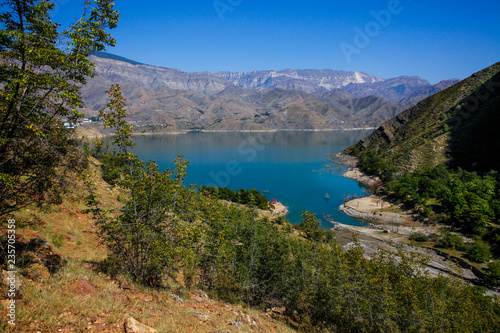 Иргонайское водохранилище в горах Дагестана..