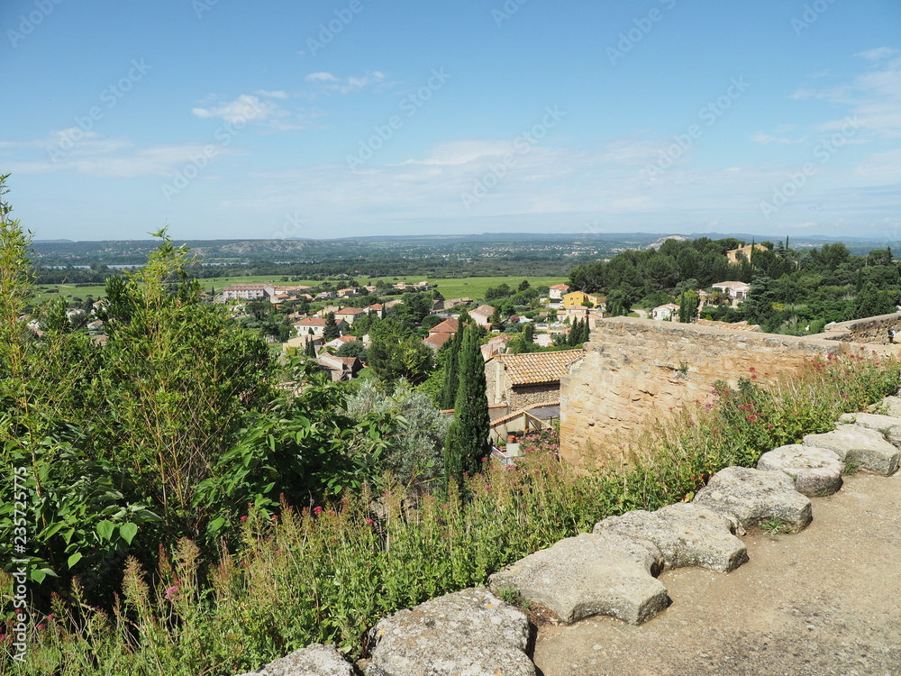 Châteauneuf-du-Pape – Ruine der ehemaligen päpstlichen Sommerresidenz 
