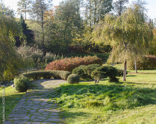 Cottage garden with topiary and trimmed bushes.