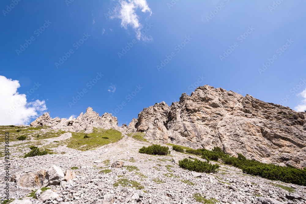 Besteigung des Piz Daint vom Ofenpass, vorbei am Il Jalet über den Westgrad auf den Gipfel (2968m) und zurück.