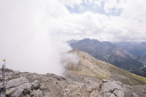 Besteigung des Piz Daint vom Ofenpass  vorbei am Il Jalet   ber den Westgrad auf den Gipfel  2968m  und zur  ck. Blick vom Gipfel auf Abstieg nach Tschierv.