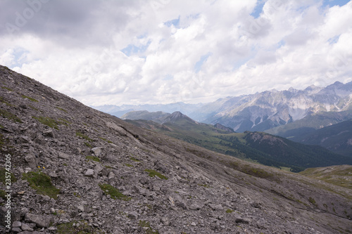 Besteigung des Piz Daint vom Ofenpass, vorbei am Il Jalet über den Westgrad auf den Gipfel (2968m) und zurück. Blick auf den Munt La Schera beim Abstieg.