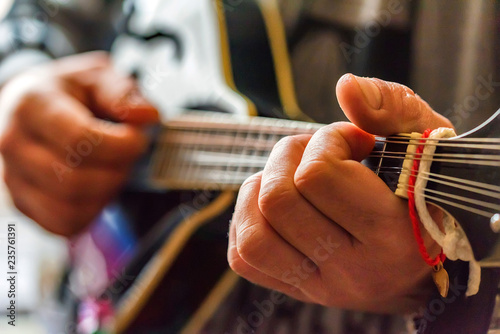 фотографія Close up hands of man playing 8-string mandolin