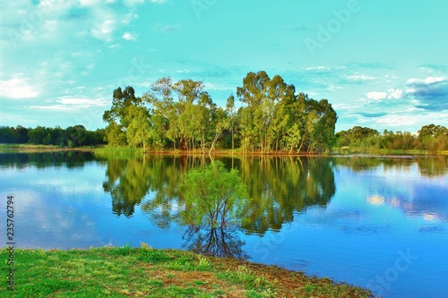 Fototapeta Naklejka Na Ścianę i Meble -  lac et reflet de la nature sauvage en Australie