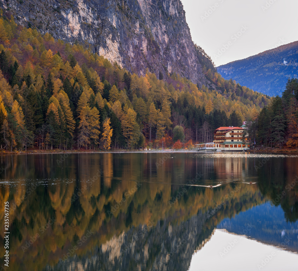 Obraz premium Bergsee im Herbst