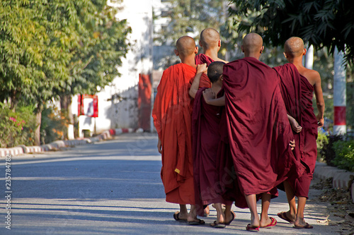Gruppe Mönche