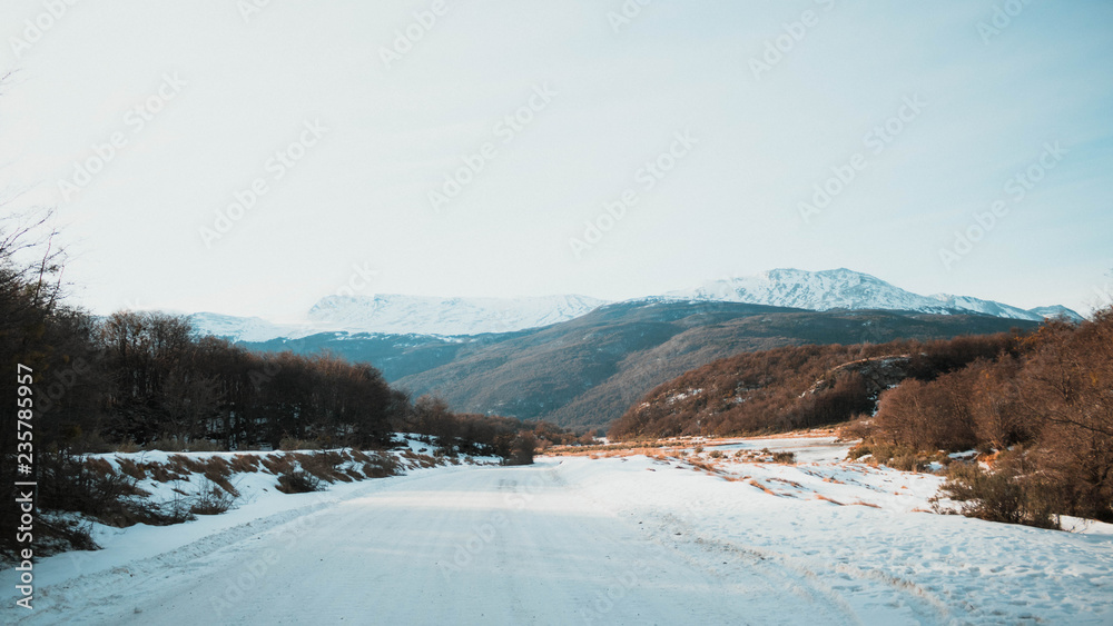 montañas nevadas del parque nacional 