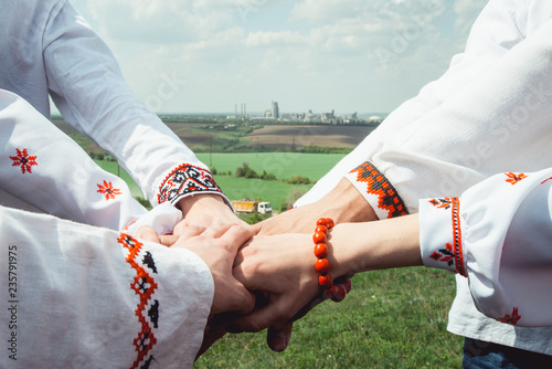 Slika na platnu people are dressed in traditional Ukrainian clothes holding their hands together