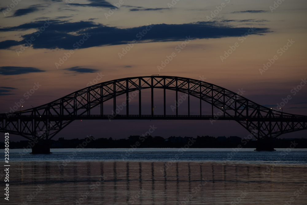 Naklejka premium Bridge at Sunset