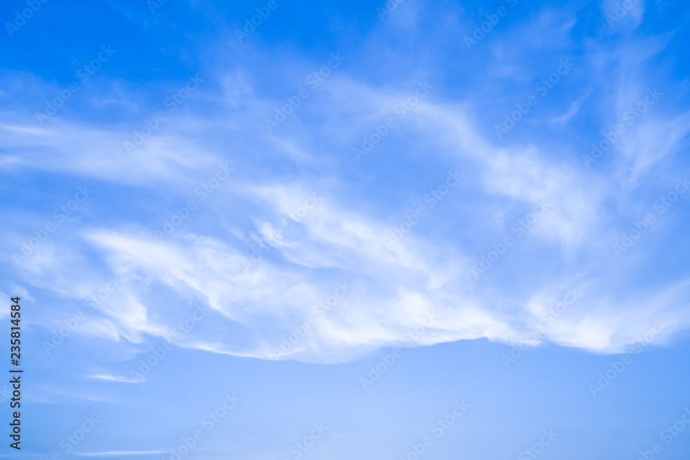 Obraz premium blue sky with tiny clouds. environment concept.