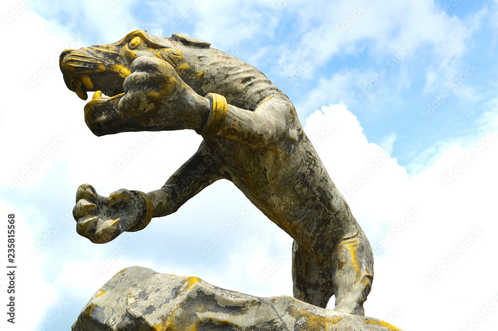 statue of tiger / fighting golden tiger statue on the rock