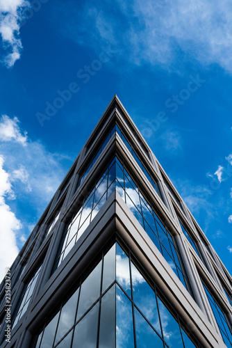 Evenly distributed building