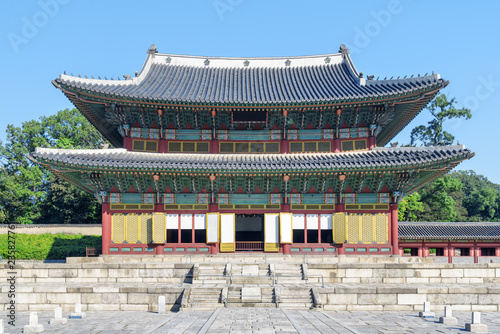 Injeongjeon Hall of Changdeokgung Palace in Seoul, South Korea photo