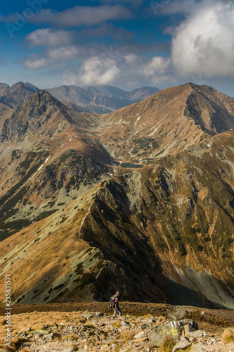 Widok na Zachodnie Tatry z Jarząbczego Wierchu w Zachodnich Tatrach.