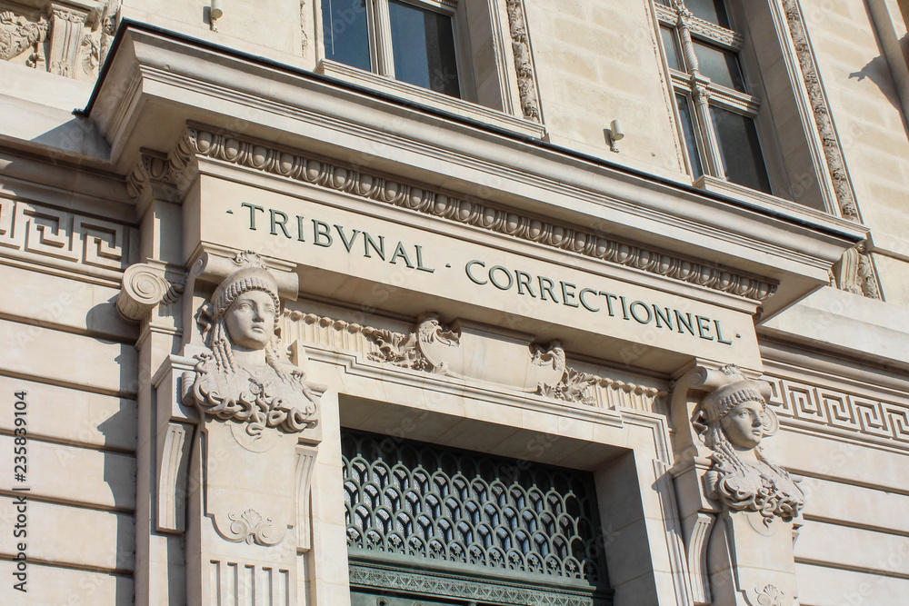 Obraz premium Tribunal correctionnel / Paris