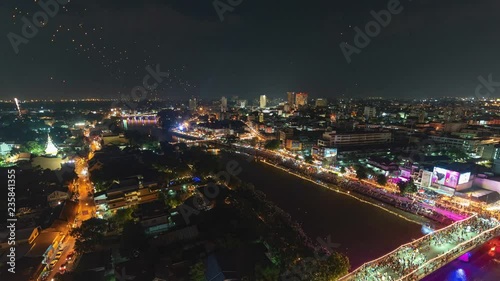 Wallpaper Mural 4K Timelapse of Floating lanterns and People in Yee Peng Festival or Loy Krathong celebration in Chiangmai, Thailand. (Zoom-In) Torontodigital.ca