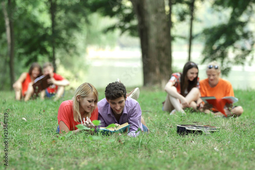 several pairs of students prepare for the exam in the city Park © yurolaitsalbert