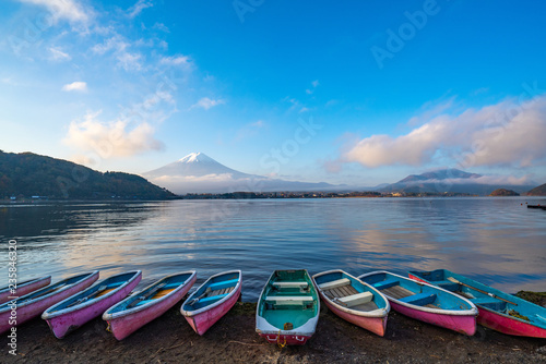 Fototapeta Naklejka Na Ścianę i Meble -  View of beautiful Fuji san and Kawaguchiko lake