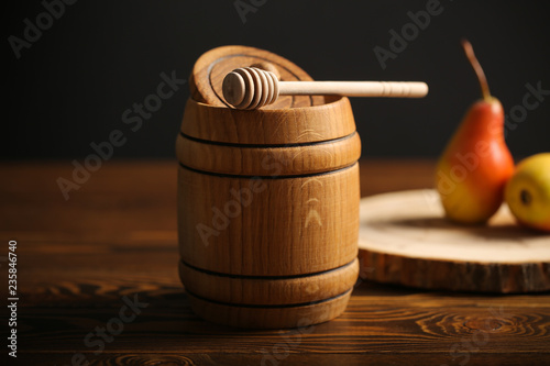 мёд в бочке свежий урожай и орехи разные стоят на столе