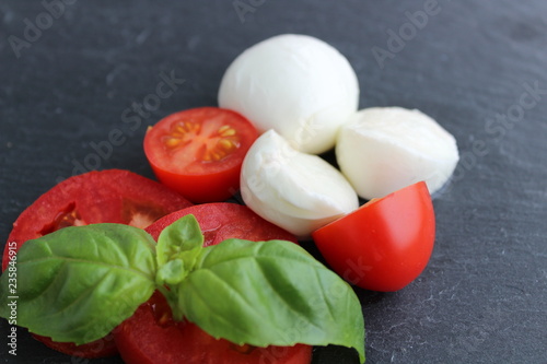 Mozzarella - Tomate - Basilikum