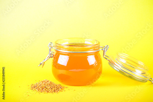 мёд в бочке свежий урожай и орехи разные стоят на столе 