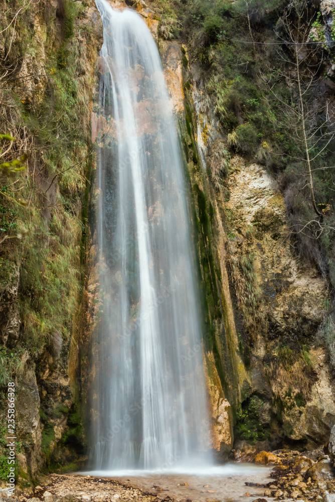 Obraz premium Waterfall in the Mountains of Southern Italy