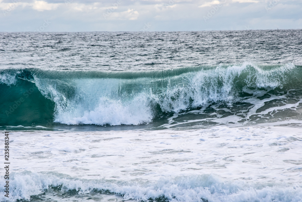 Fototapeta premium Landscape of a beach in north perth in a windy day full of waves water