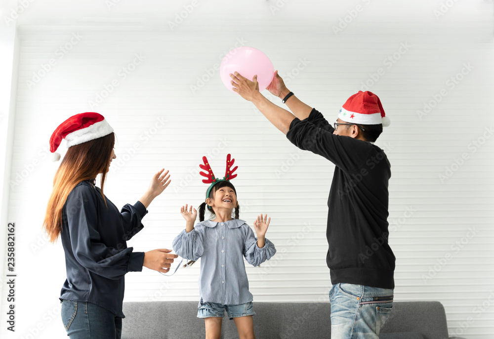 Obraz premium Family Asian mother and father with daughter happy christmas together in livingroom at home.