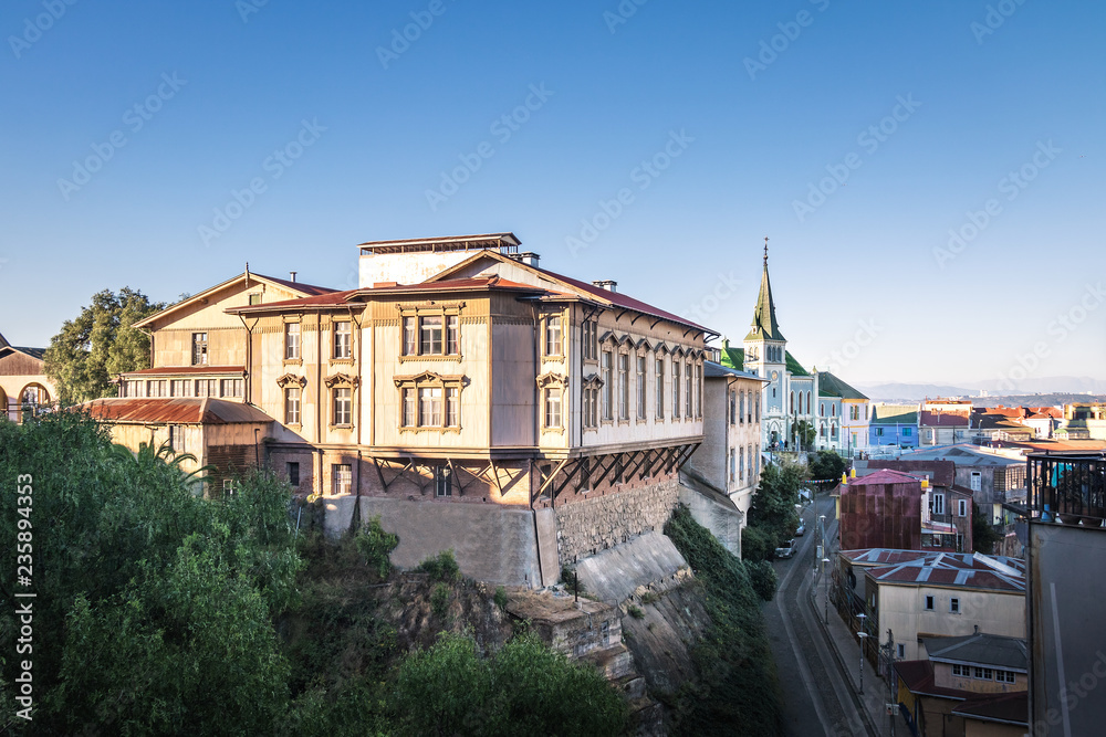 Obraz premium Valparaiso Skyline with Lutheran Church - Valparaiso, Chile