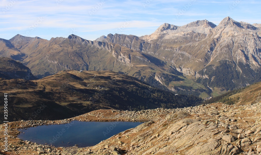 Alpenpanorama am Bergseeli mit Schollen- und Teurihorn