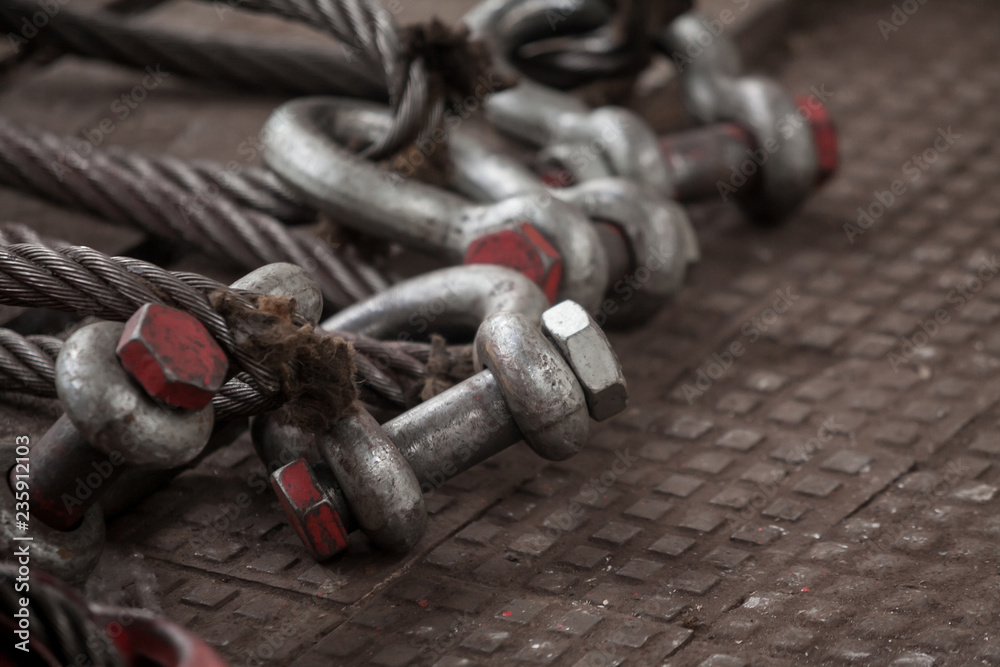 Hoist chains, chain hook wheel alignment, Chain hoists for heavy