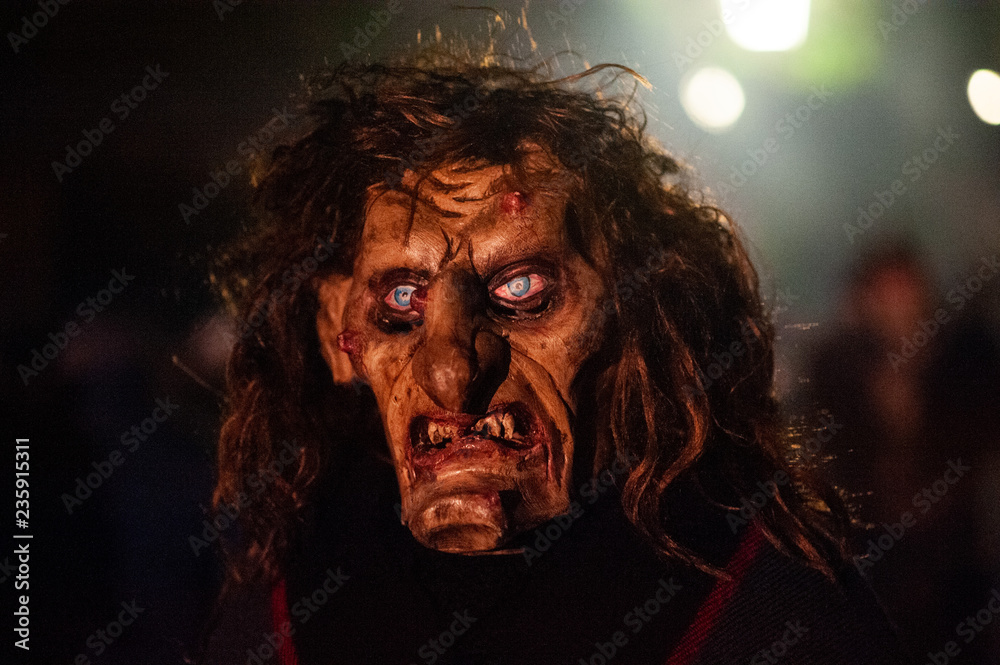 Perchten und Krampus Perchten und Krampus