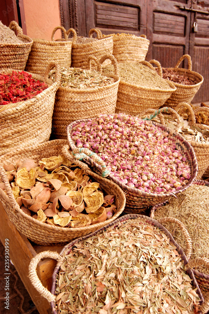 BASKETS OF DRIED HERBS IN MARKET