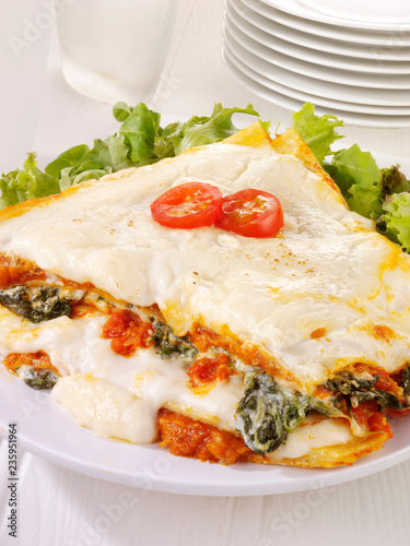 VEGETARIAN SPINACH AND TOMATO LASAGNE