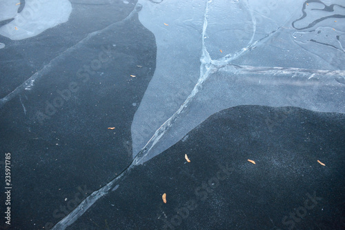 Tablou pe pânză an air bubble under the ice