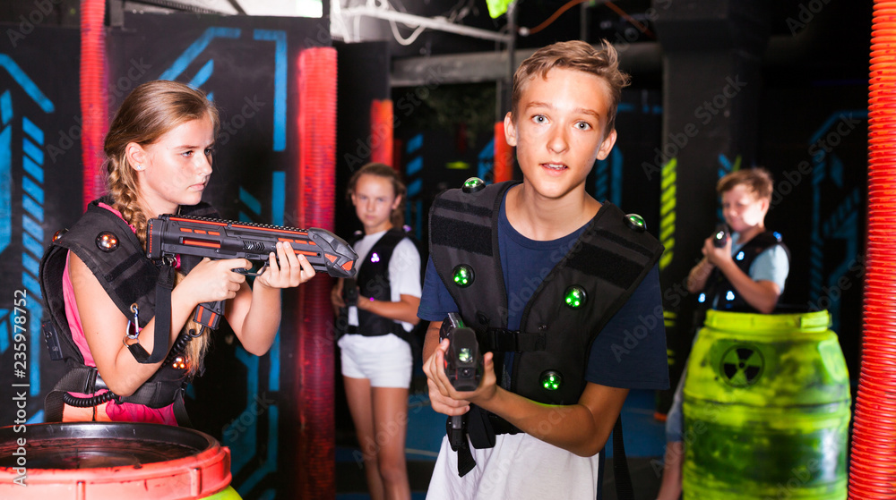 Obraz premium Boy playing laser tag