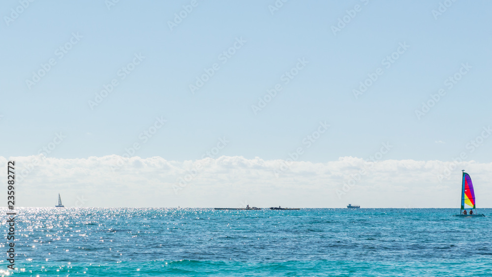 Obraz premium Sailing on the open Ocean