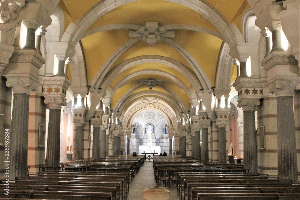 Fototapeta premium LYON - BASILIQUE NOTRE DAME DE FOURVIERE