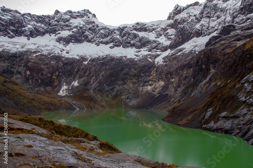 La Laguna Amarilla, all'interno del vulcano El Altar, Ecuador