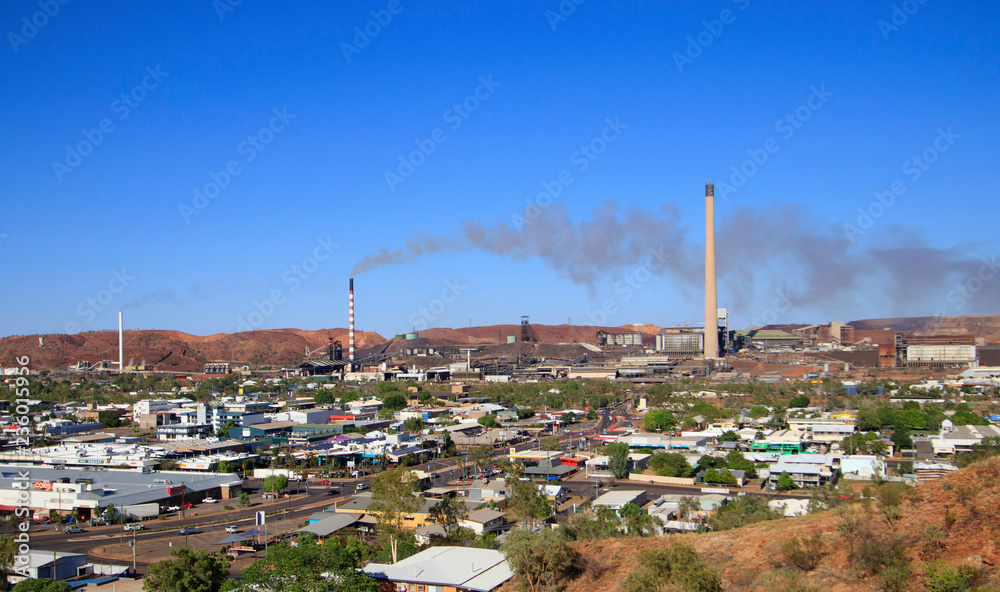 Obraz premium Mount Isa with blue sky