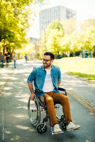 Canvastavla Man in wheelchair