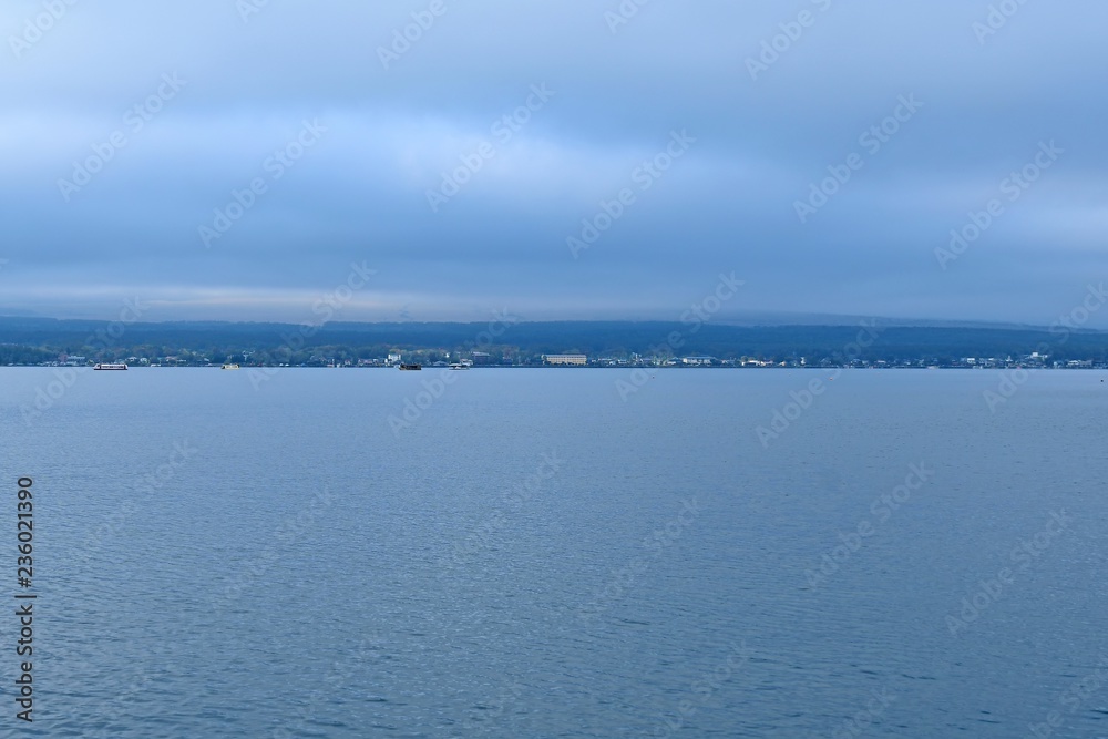曇り空の山中湖の情景　山梨