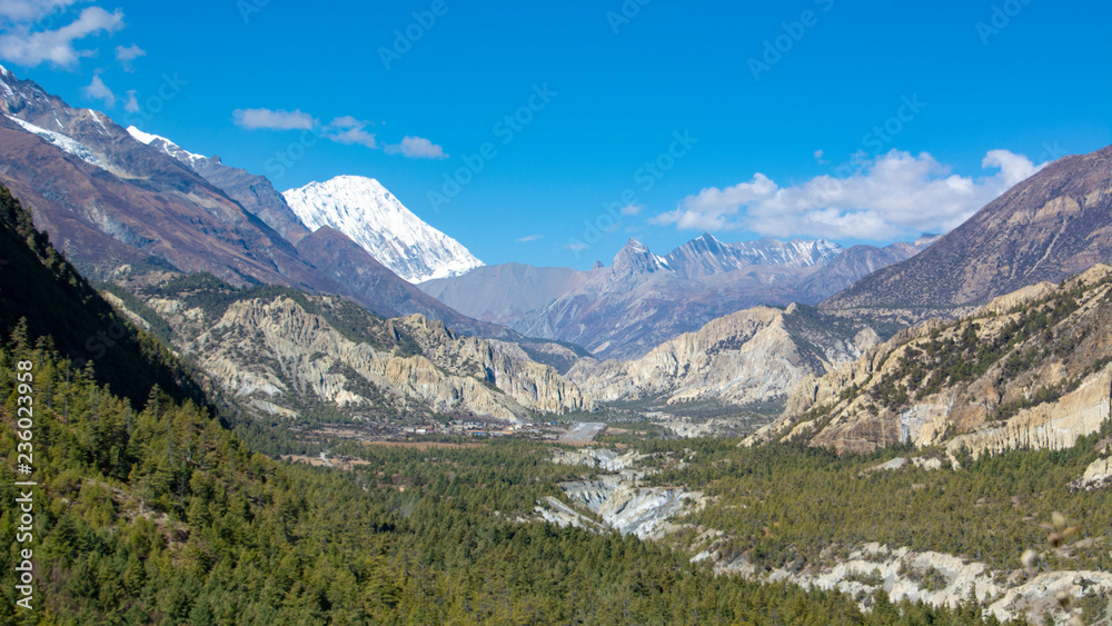 annapurna circuit trek in himalaya trail nepal