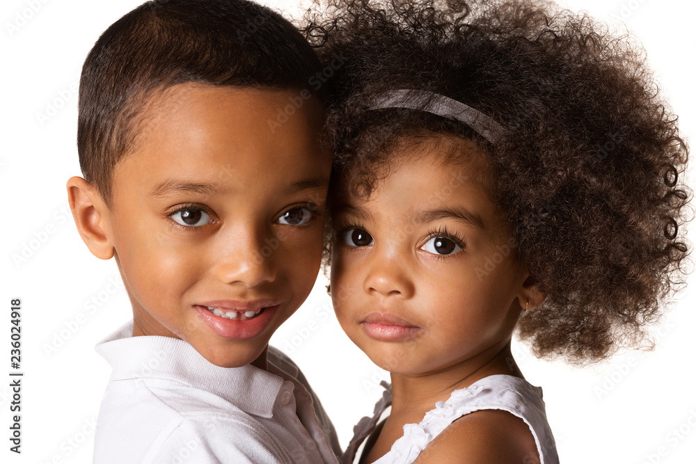 Φωτογραφία Close up portrait of Two adorable siblings brother and sister hugging each other